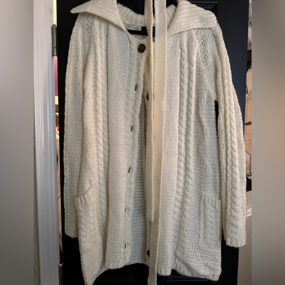 mak white cardigan
